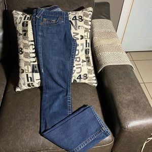 Women’s size 26 med wash True Religion Jeans